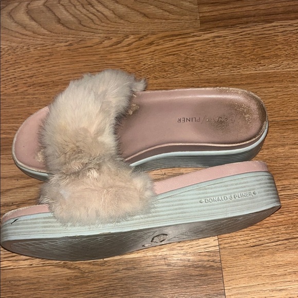 Donald J. Pliner Women's Plush Fur Slippers - Cream - Picture 5 of 6
